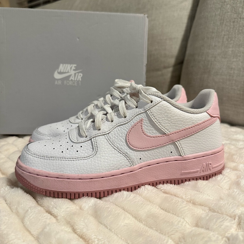 Nike Air Force 1 | White and Pink Sneakers
